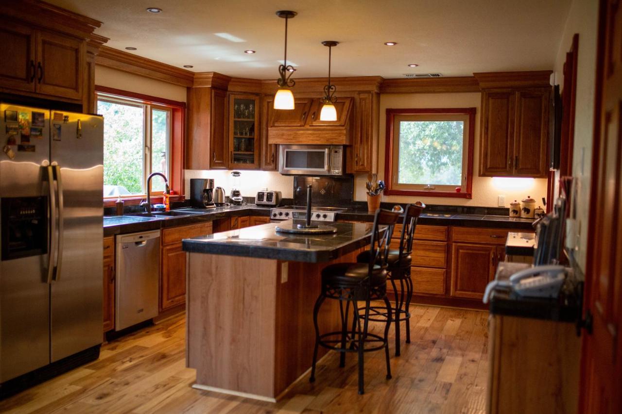 Riverfront Property With Waterfalls Near Yosemite And Bass Lake Oakhurst Exterior foto
