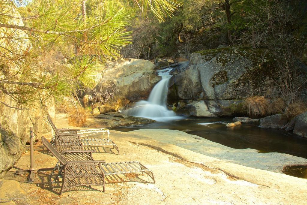 Riverfront Property With Waterfalls Near Yosemite And Bass Lake Oakhurst Habitación foto