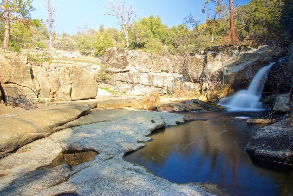 Riverfront Property With Waterfalls Near Yosemite And Bass Lake Oakhurst Habitación foto