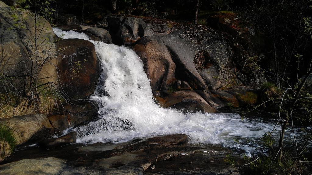 Riverfront Property With Waterfalls Near Yosemite And Bass Lake Oakhurst Habitación foto