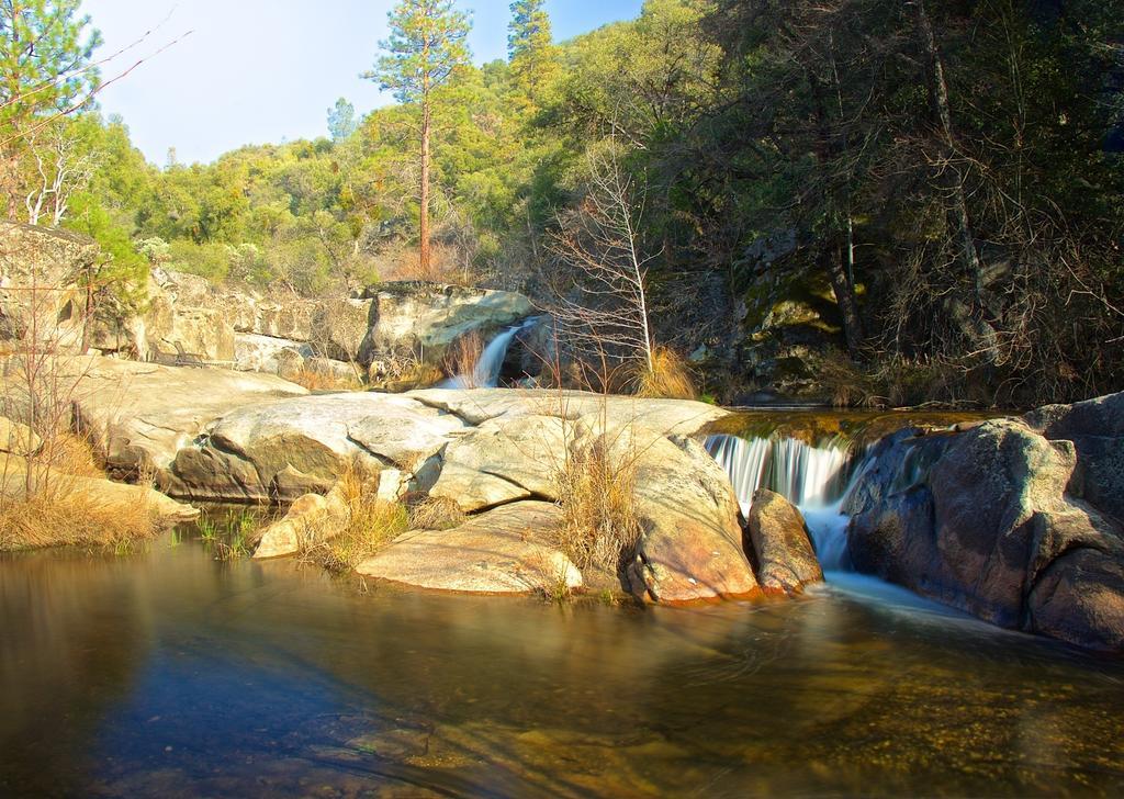 Riverfront Property With Waterfalls Near Yosemite And Bass Lake Oakhurst Habitación foto