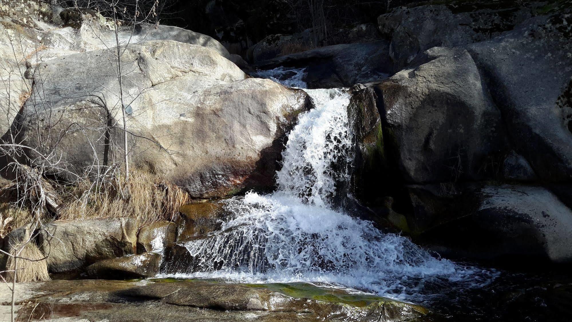 Riverfront Property With Waterfalls Near Yosemite And Bass Lake Oakhurst Exterior foto